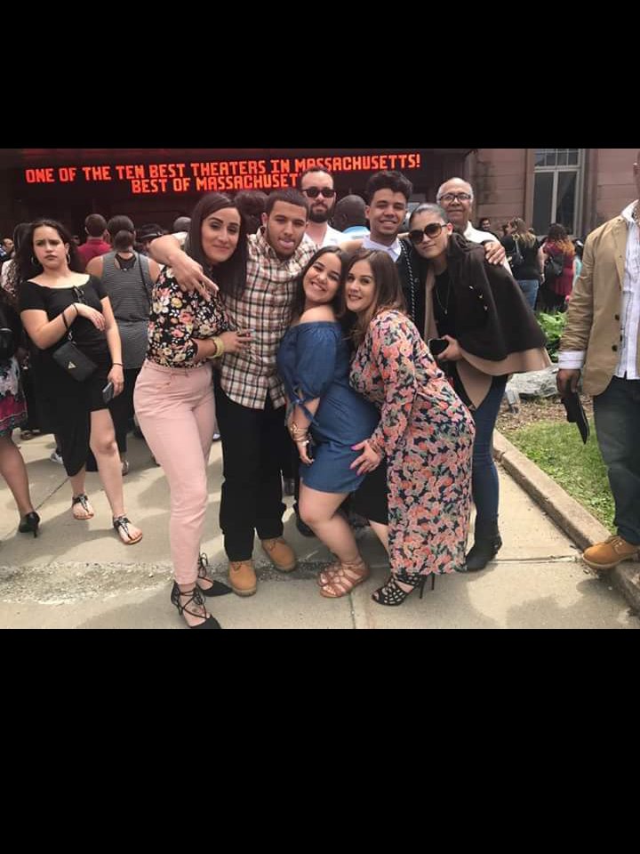 Ang___29's tweet image. The most important people of my life! Congrats to my brother graduating. I love u bro 🙌🙌⚡⚡💼