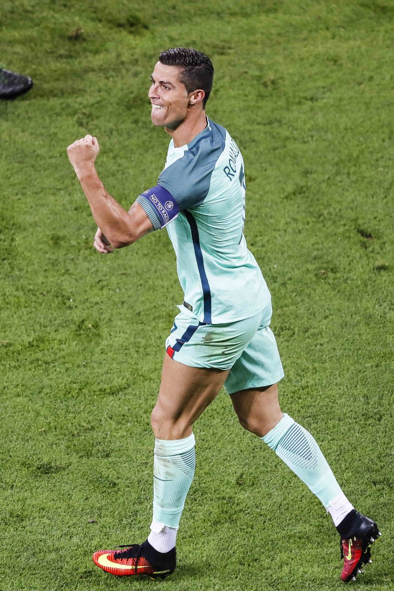 selecaoportugal's tweet photo. .@Cristiano : 600 golos, melhor marcador @ChampionsLeague, 1º jogador a marcar em 3 finais da #UCL.A 4ª #UCL.12 meses, 3x campeão europeu. https://t.co/ZMBqMKVqmP
