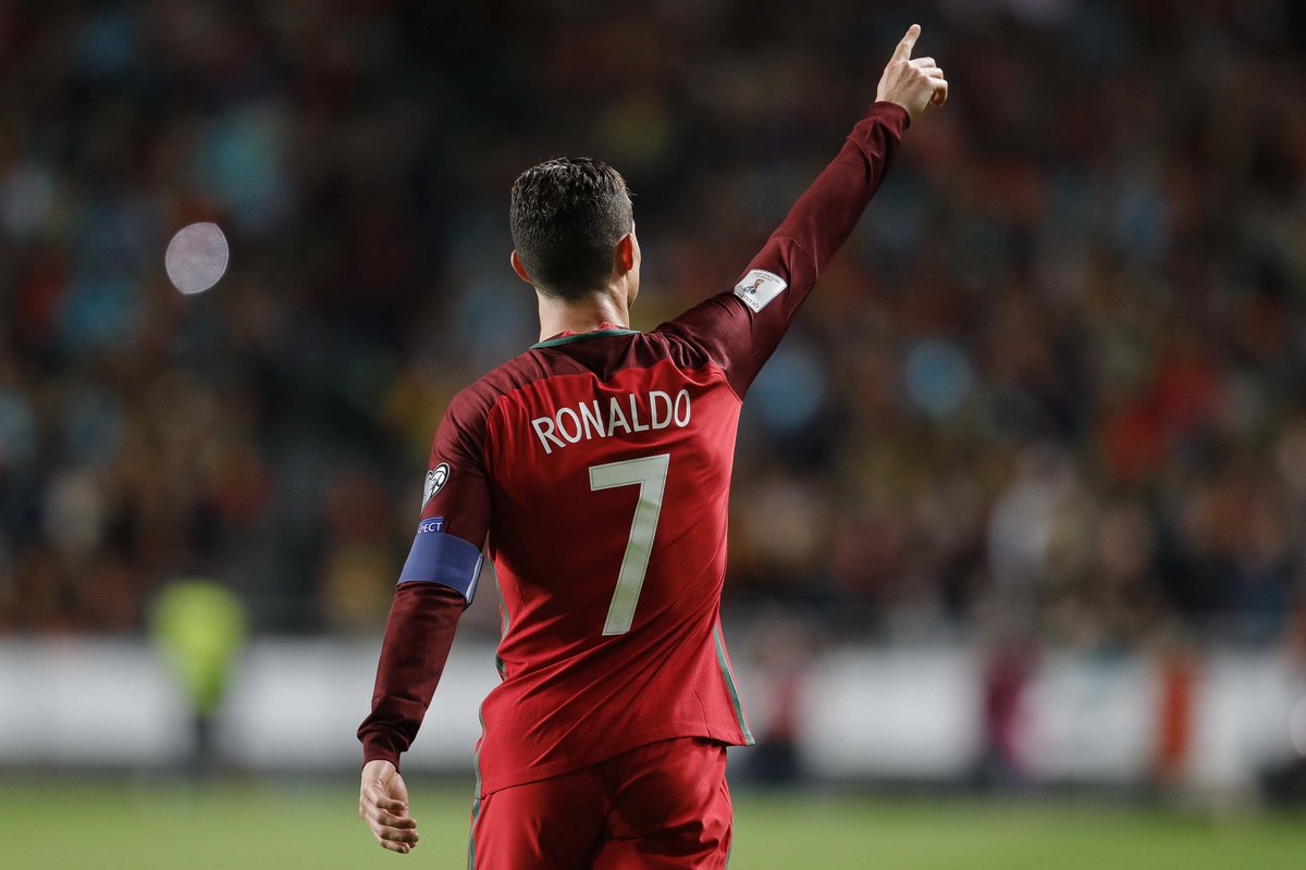 selecaoportugal's tweet photo. .@Cristiano : 600 golos, melhor marcador @ChampionsLeague, 1º jogador a marcar em 3 finais da #UCL.A 4ª #UCL.12 meses, 3x campeão europeu. https://t.co/ZMBqMKVqmP