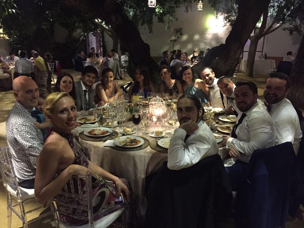 _Setiii_'s tweet photo. En la mesa presidencial!!! #BodorrioLyR https://t.co/NkG9uRx9hM