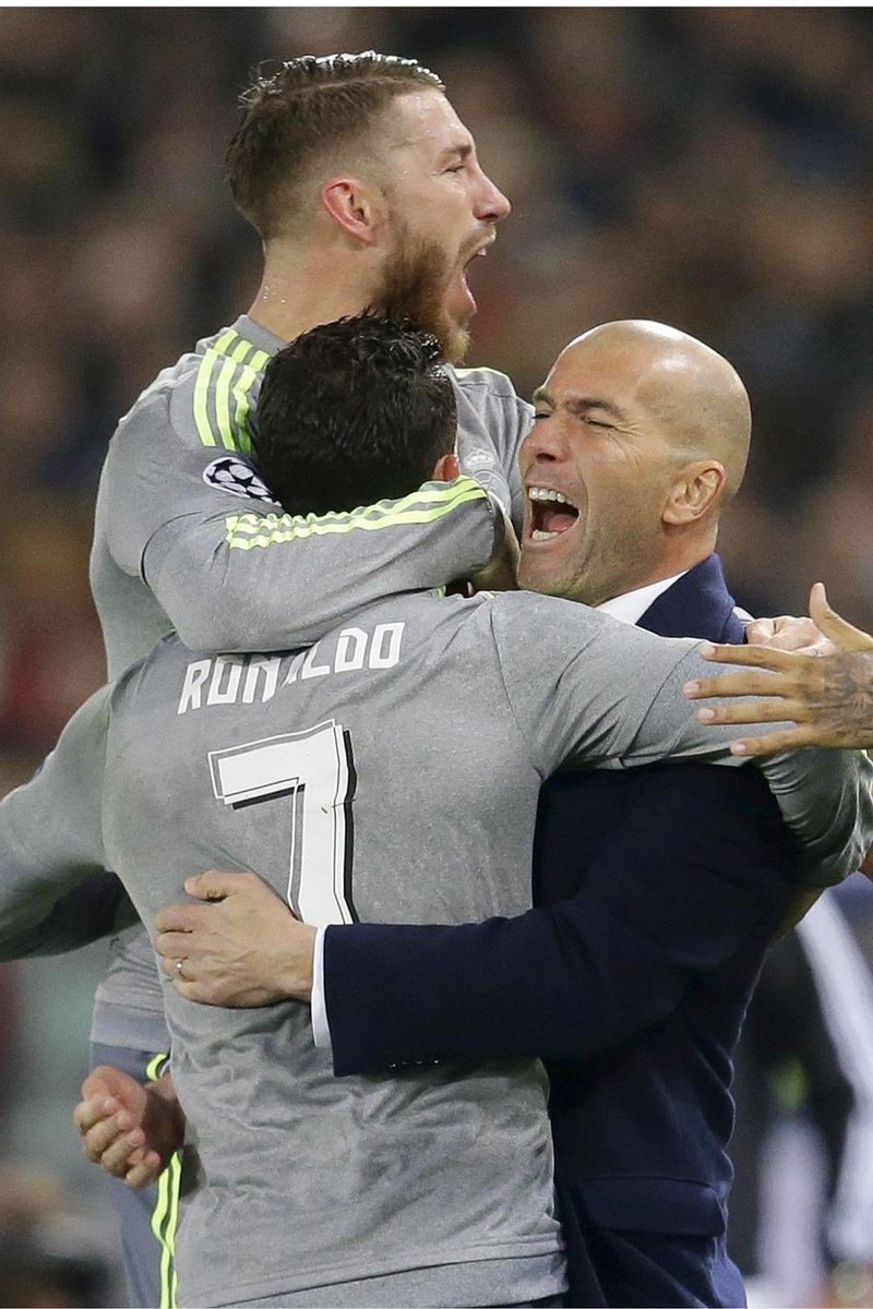 2010MisterChip's tweet image. Zidane es el PRIMER hombre en TODA la historia del fútbol que gana dos Copas de Europa en sus dos primeras temporadas como entrenador.