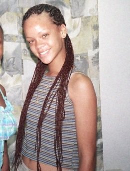 aImadaltonica's tweet photo. de um rt e você ira evoluir igual a rihanna https://t.co/tLYypVMqT9