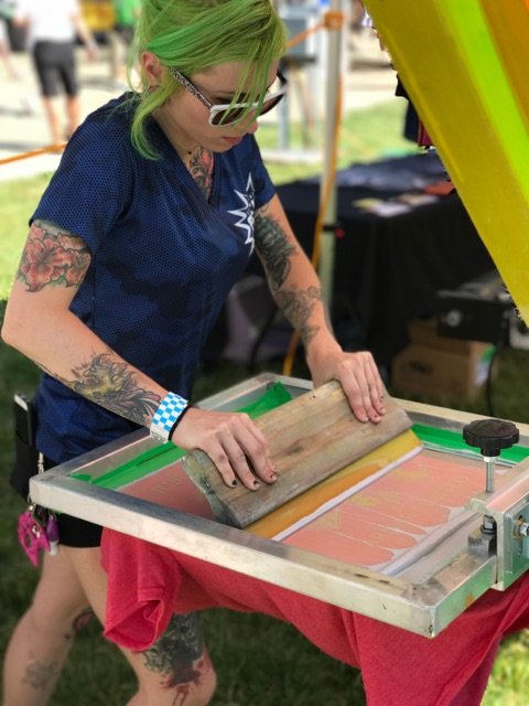CincyProblems's tweet photo. First time ever.. LIVE printing at @bunburyfestival 🔥🐝 #Bunbury2017 #LivePrintExperience #ProudlyCincy https://t.co/5QDiQDC3a0