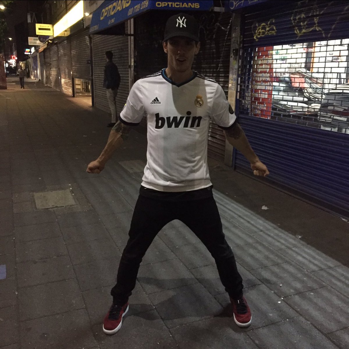 DiegoBarrueco's tweet photo. HALA MADRID Y NADA MAS. #LADUODECIMA #CHAMP12NS https://t.co/jzQfNAc1Rv