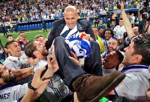 RicaBermudezd's tweet photo. Aunque a muchos les duela si no es el mejor, está en el podio de los tres mejores técnicos de la Historia ZINEDINE ZIDANE https://t.co/QxNnC2Kuum