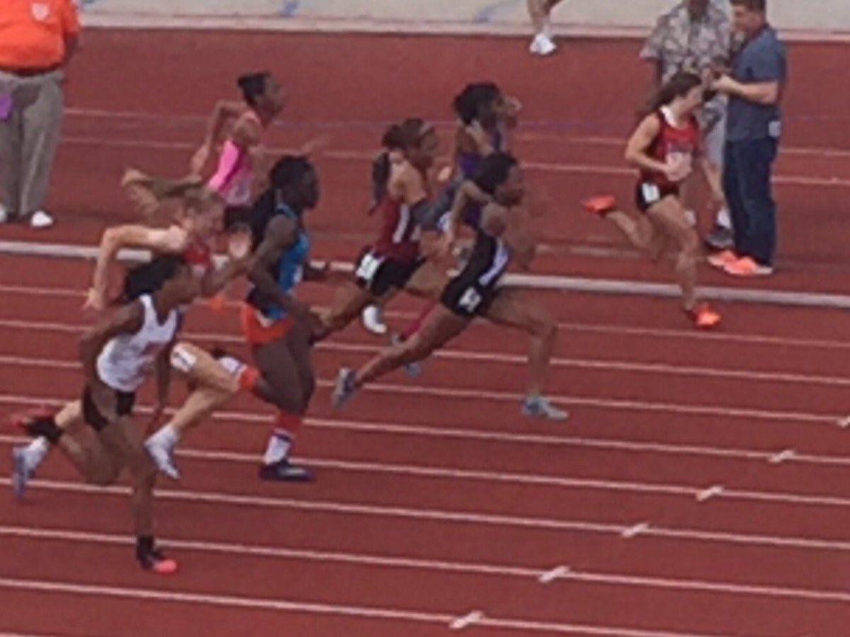 AvonHSPrincipal's tweet photo. Diamond Mitchell wins her heat in 100M trials at state meet. https://t.co/Jk2CDJ3ODO