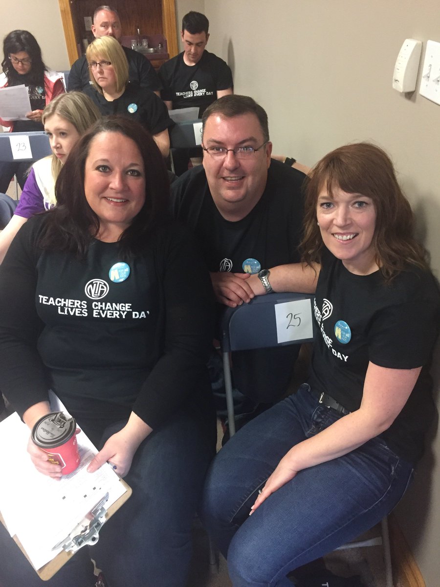 vpelementary's tweet photo. All ready to answer the phones at @JanewayNL Telethon!  Call in and pledge! #janewaytelethon #forallourkids @msjnoseworthy https://t.co/9NpoaYVCrM