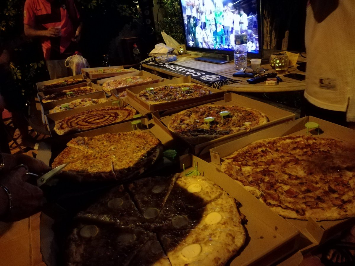 AntonioCobos15's tweet photo. A comer gente @Leoon24 @DavidGoRe25 🏆 https://t.co/II6NoI6a51