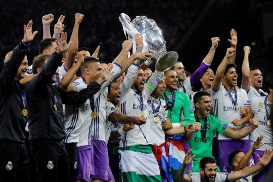 Madrid_Indo's tweet photo. LA DUODECIMA!!! #HALAMADRID 

Next target:
Real Madrid vs Manchester United
Piala Super Eropa 2017 https://t.co/s9cIMrkwTp