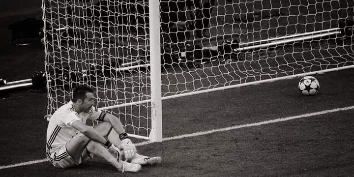 HaroonKayal's tweet photo. Best evr btwn 2 sticks..Evn legends lose 😕.. Tough day nd what a legend😊 @juventusfc @gianluigibuffon #gigiBUFFON #uclfinal2017 #wildgooner https://t.co/Y7DzwNj1lU