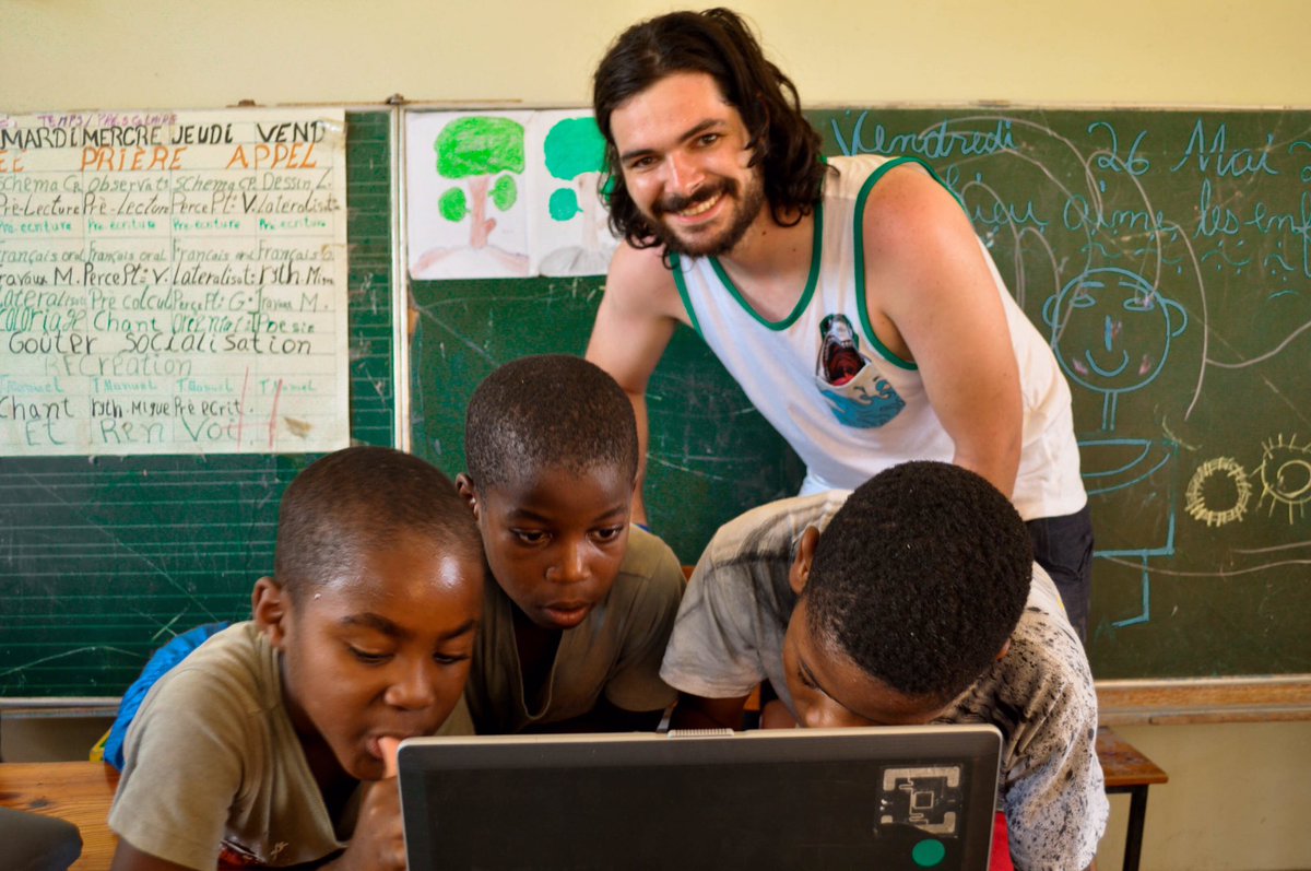 Our_WorldSchool's tweet photo. A look back on the computer classes at Maison Fortuné. The students barely wanted to look up they were so engaged! #learning #edtech https://t.co/FsuvIBC5aB