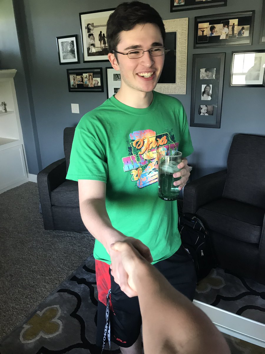 O_Minshall13's tweet photo. 450 retweets and this man will bring the flow back to life. Every single person better retweet this or you will be cursed forever👍🏼👍🏼 https://t.co/0J2j2FJgdW