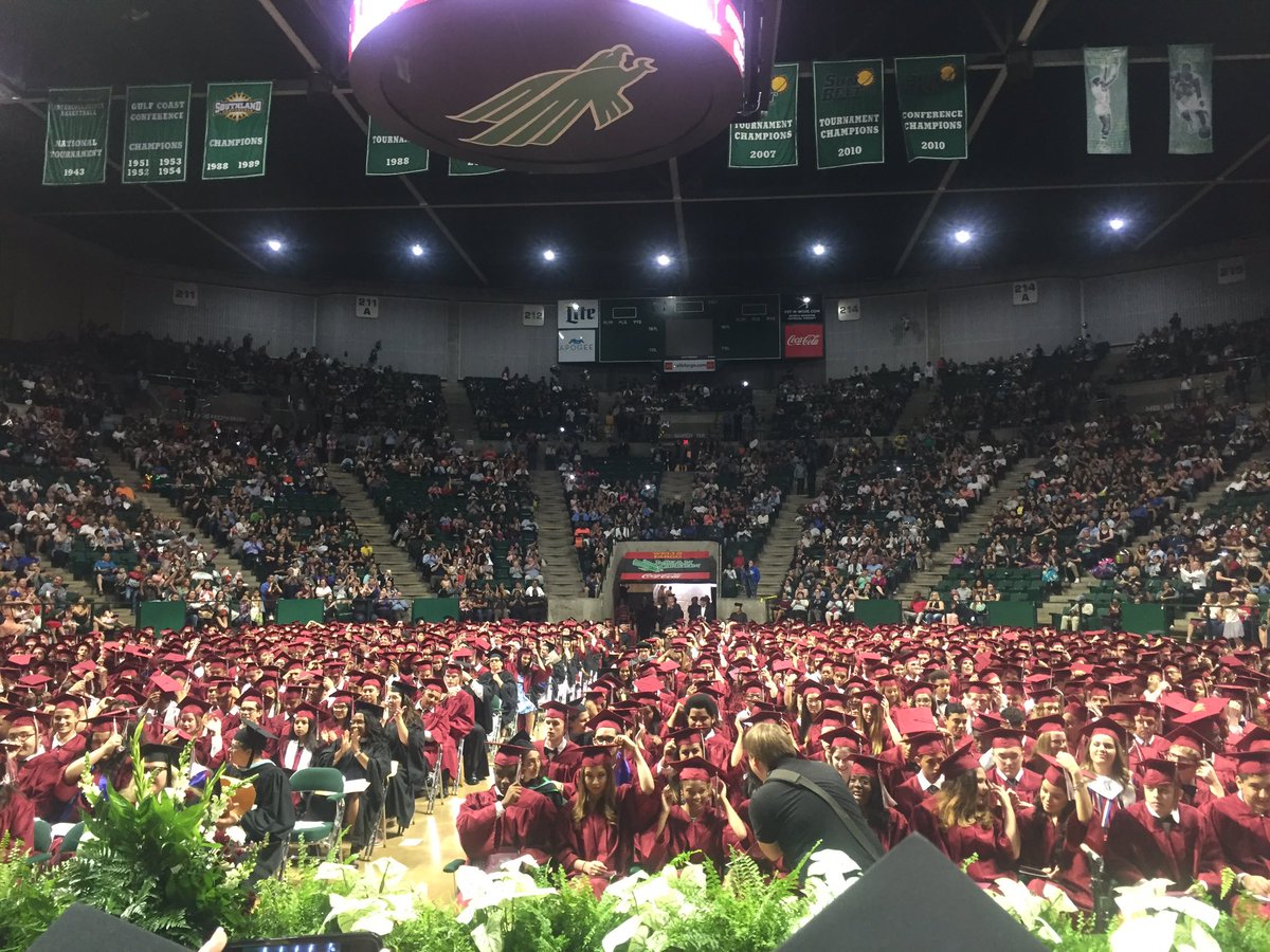 TrishaSheffield's tweet photo. 1,053 new @LewisvilleHS graduates! Congratulations to the Class of 2017! #MaroonLine #LISDGrad https://t.co/96a3proki2