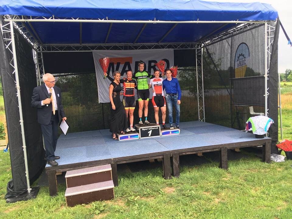 Bij de Elite Dames reed Annet Pit naar een prachtige 2e plek in de Ronde van Kerspelen. @RaboApeldoorn <a href="/ds_Apeldoorn/">de Stentor Apeldoorn</a> <a href="/GertStappenbelt/">Gert Stappenbelt</a>