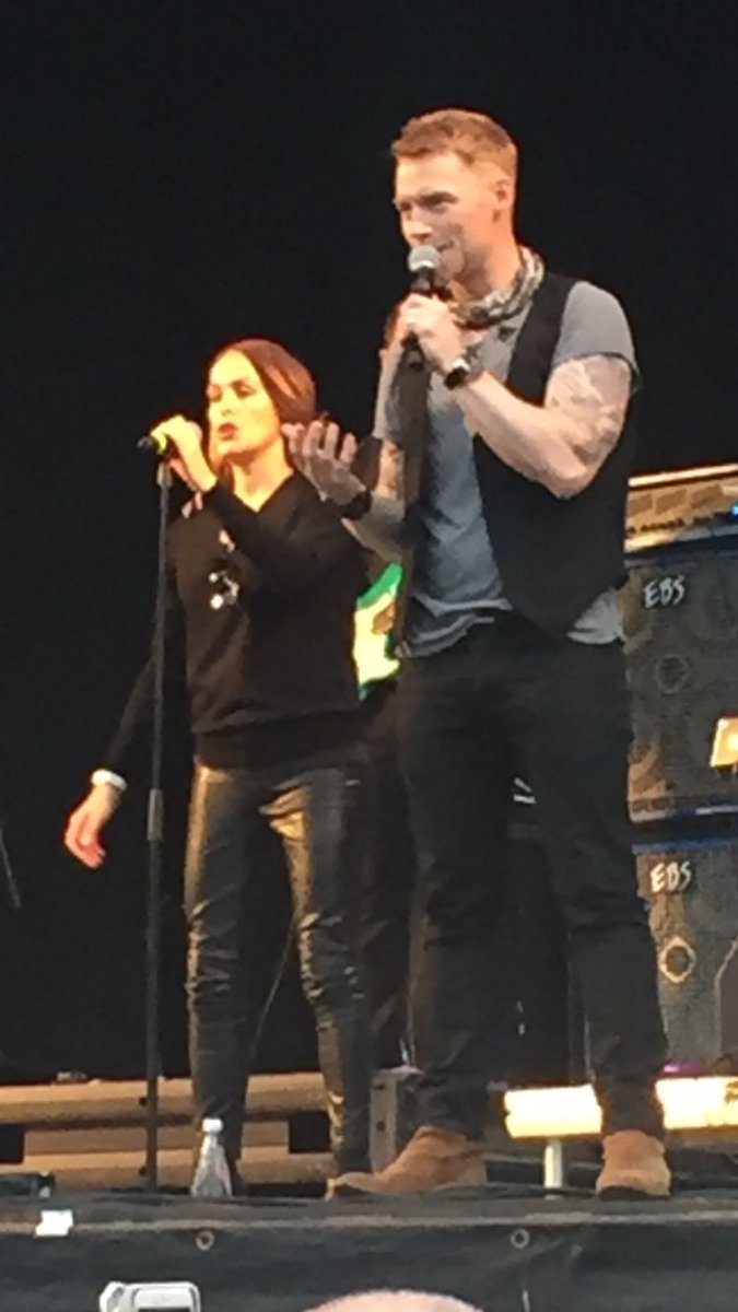 HusPernille's tweet photo. @ronanofficial Thanks for a brilliant gig Ronan!!👏🎶💃@EsbjergRock https://t.co/XnLfSgorMF