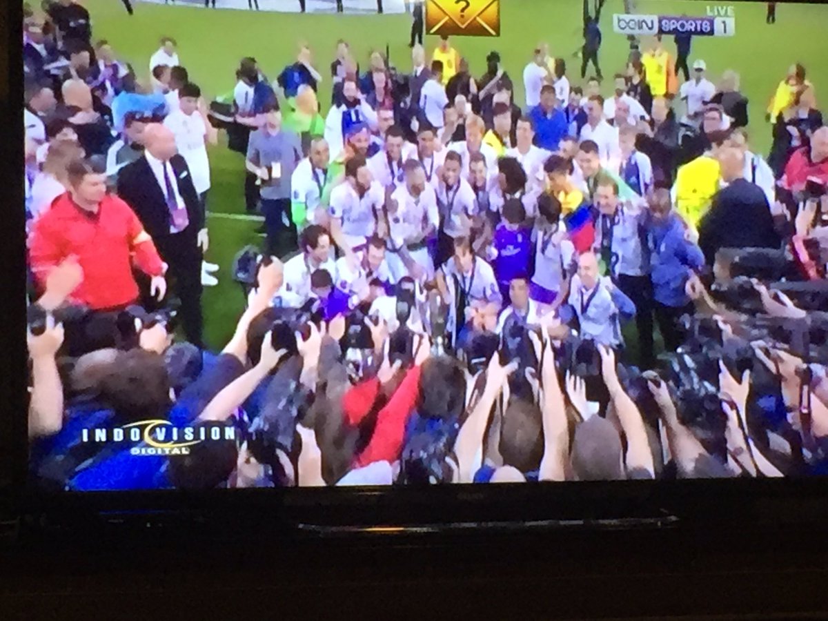 Alhamdulillaaah...sambil nunggu Subuh sambil lihat Zidane dan <a href="/realmadrid/">Real Madrid C.F.</a> bergembira, selamat....-IN