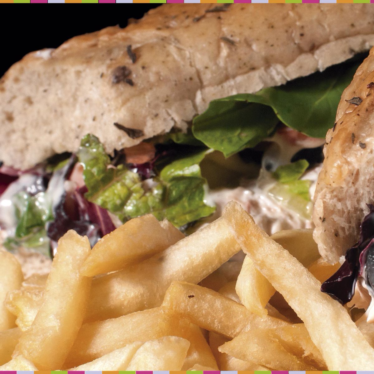 Disfruta de la combinación de nuestro #SandwichOmega atún, aderezo especial, mezclum de lechugas y pan recién horneado #NosVemosenelCirculo