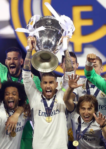 Omaaar96's tweet photo. REAL MADRID ISN'T WRITING HISTORY ANYMORE, REAL MADRID IS THE HISTORY ITSELF!! 

#HALAMADIRD ❤ https://t.co/tQMQfUrjHk