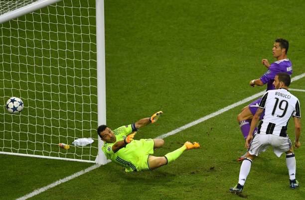 official_suheil's tweet image. بكل الألوان الدون  يُروِّض بوفون ..