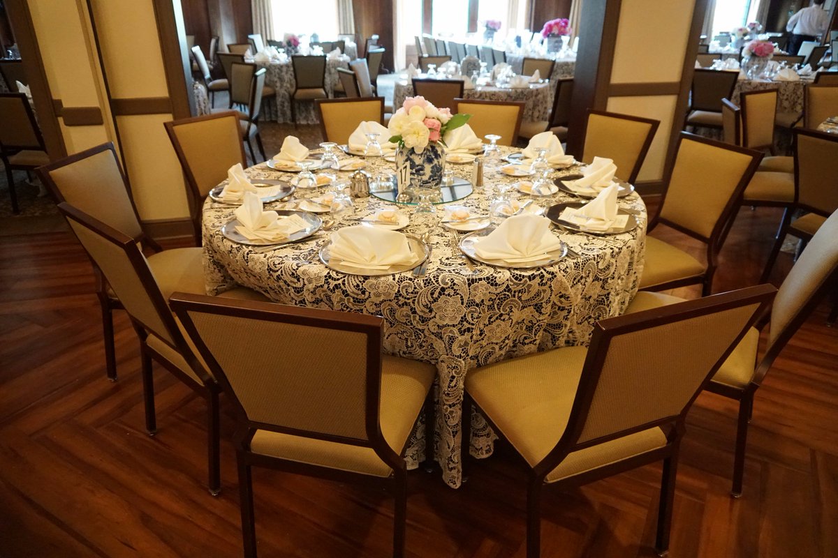 PPPalaceRentals's tweet image. NEW PRODUCT ALERT! Check out our classy new English Lace tablecloths at the Bloomington Country Club on 5.27.17! #palaceevents #BCC #lace