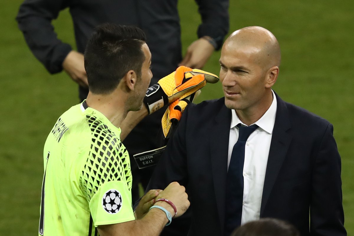 Footballtweet's tweet photo. Two legends meet again. 🏆 https://t.co/RW0kGmpLwy
