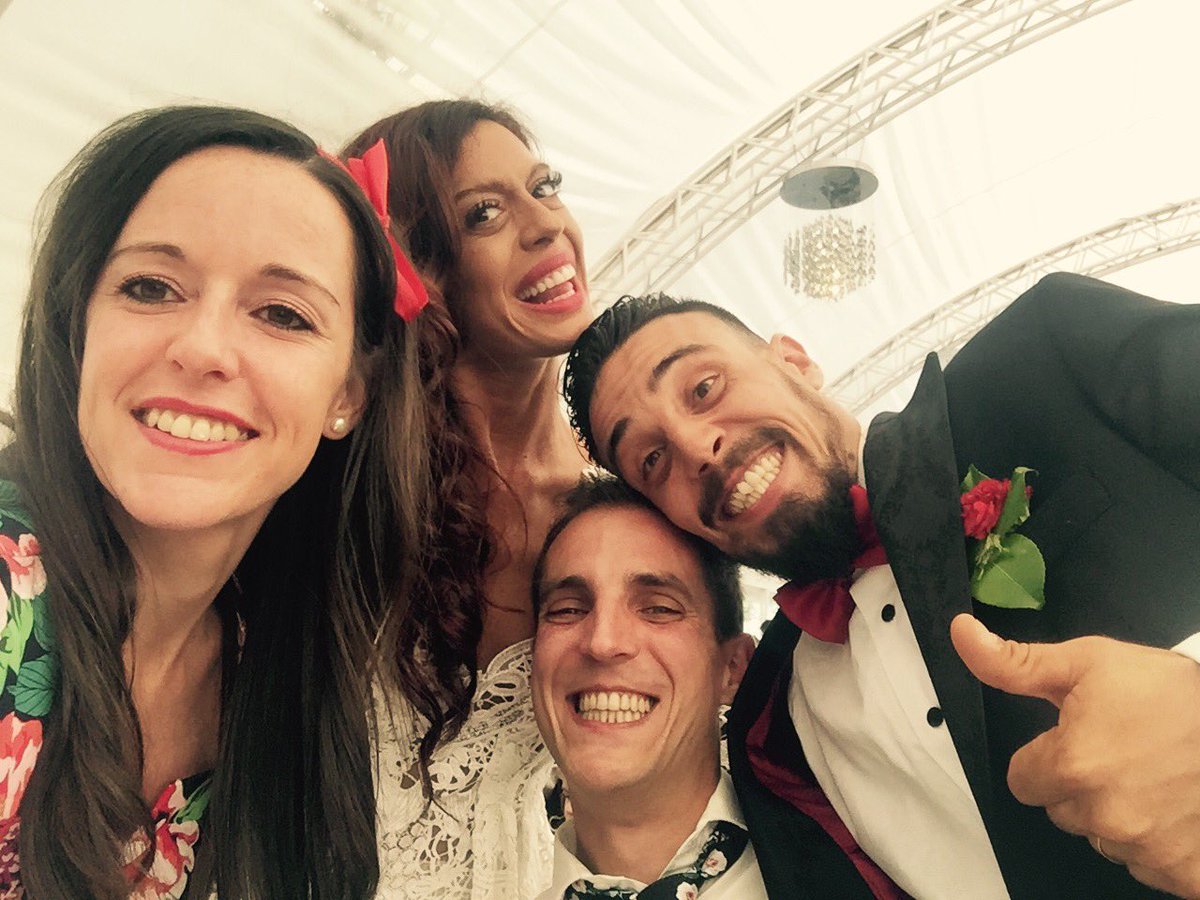 IreSanGo's tweet photo. Imposible una novia más guapa!! Pareja ya d casadossss!! 💕 ha sido emocion tras emoción y todo x ser como sois. Os quiero!! @Merchedtp https://t.co/WKMxrz8Jp0