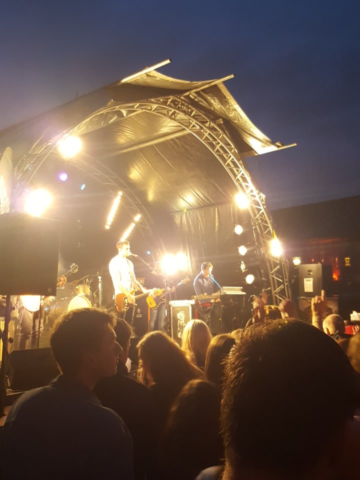 E17photographer's tweet photo. @the_blizzards @CourtYardHotelL #lexlip  #music #festival happening now @E17photographer https://t.co/7phaNvV6WE