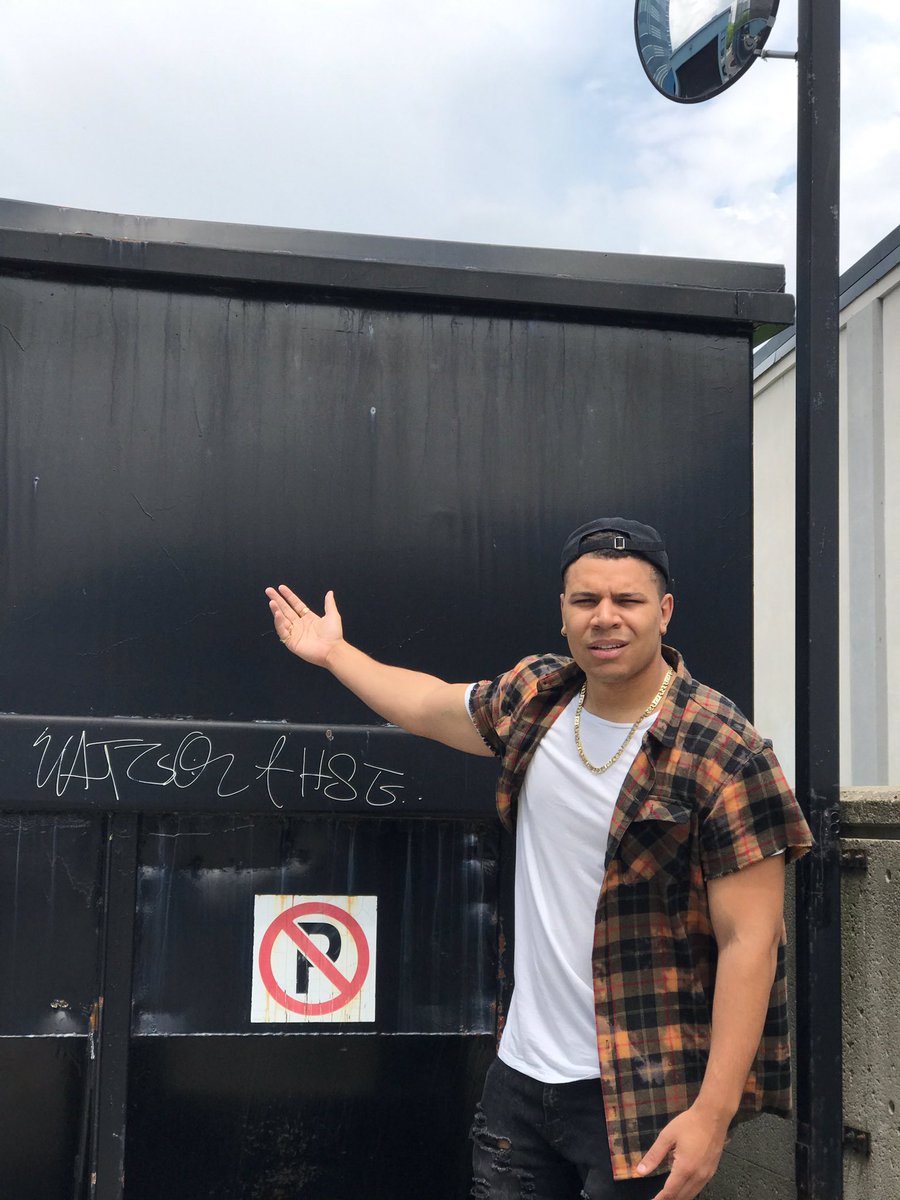 wolfieraps's tweet image. Went to visit my ex girlfriend at her house today but she wasn't home 😕