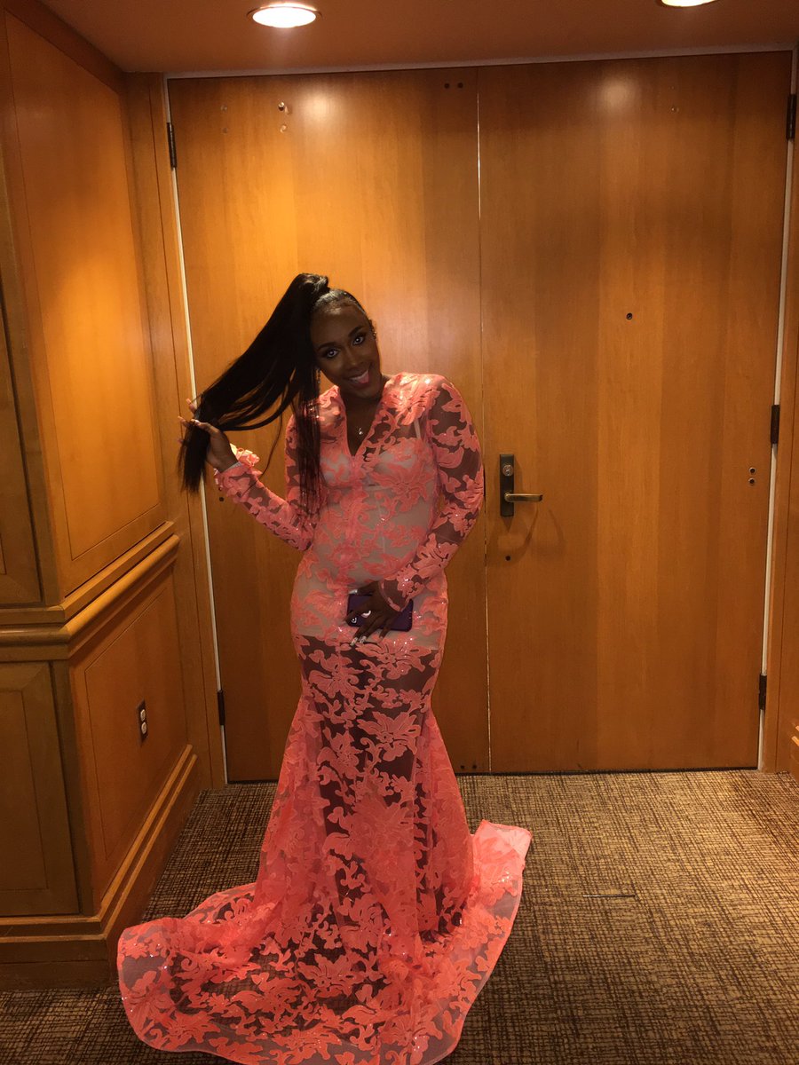 HEYQUEEEEN's tweet photo. He label me a QUEEN no tiara๐
๐คค๐ #TechProm2K17 https://t.co/puXS2HfHkv