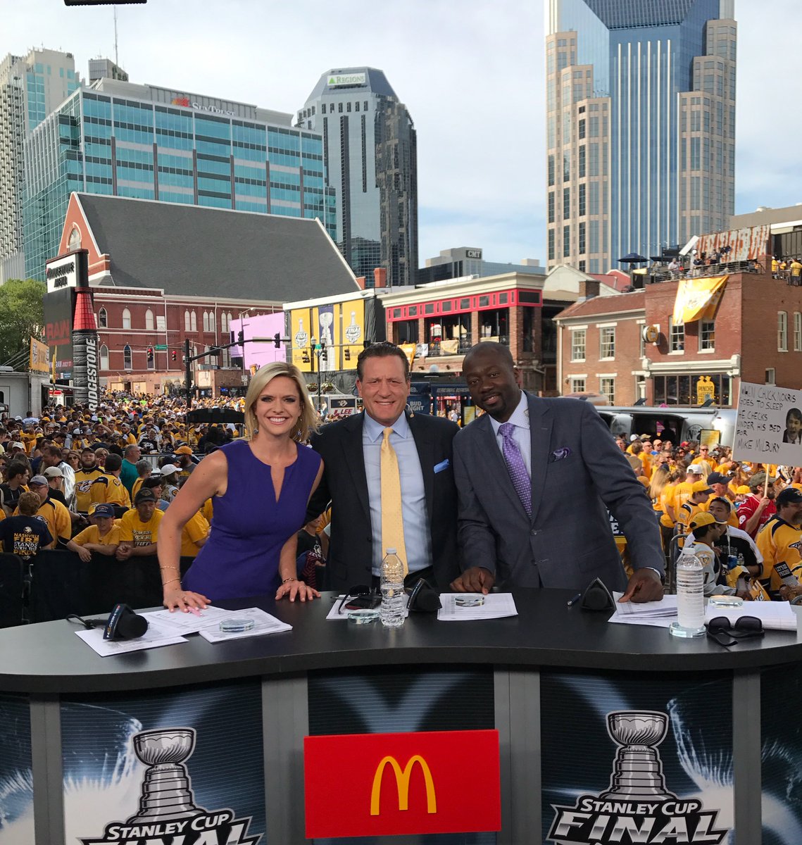 Nashville : Craziness pmET NBCSN WILD pregame Nashville Jeremy Roenick AnsonCarterLA ...1139 x 1200