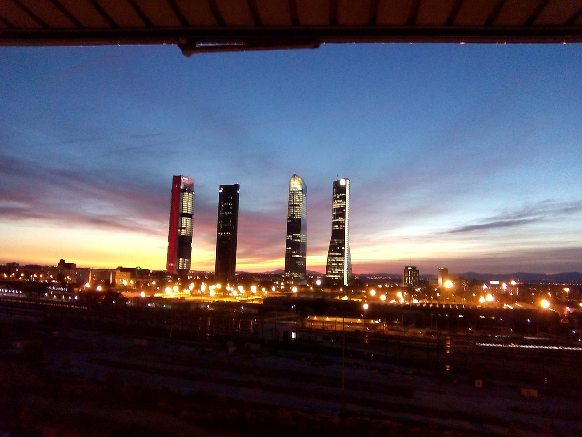 santi_ssd's tweet photo. Asi esta madrid...

Hala madrid...solos contra todos...y no pueden con nosotros

12 veces campeones!! https://t.co/s6mpzBvjyy