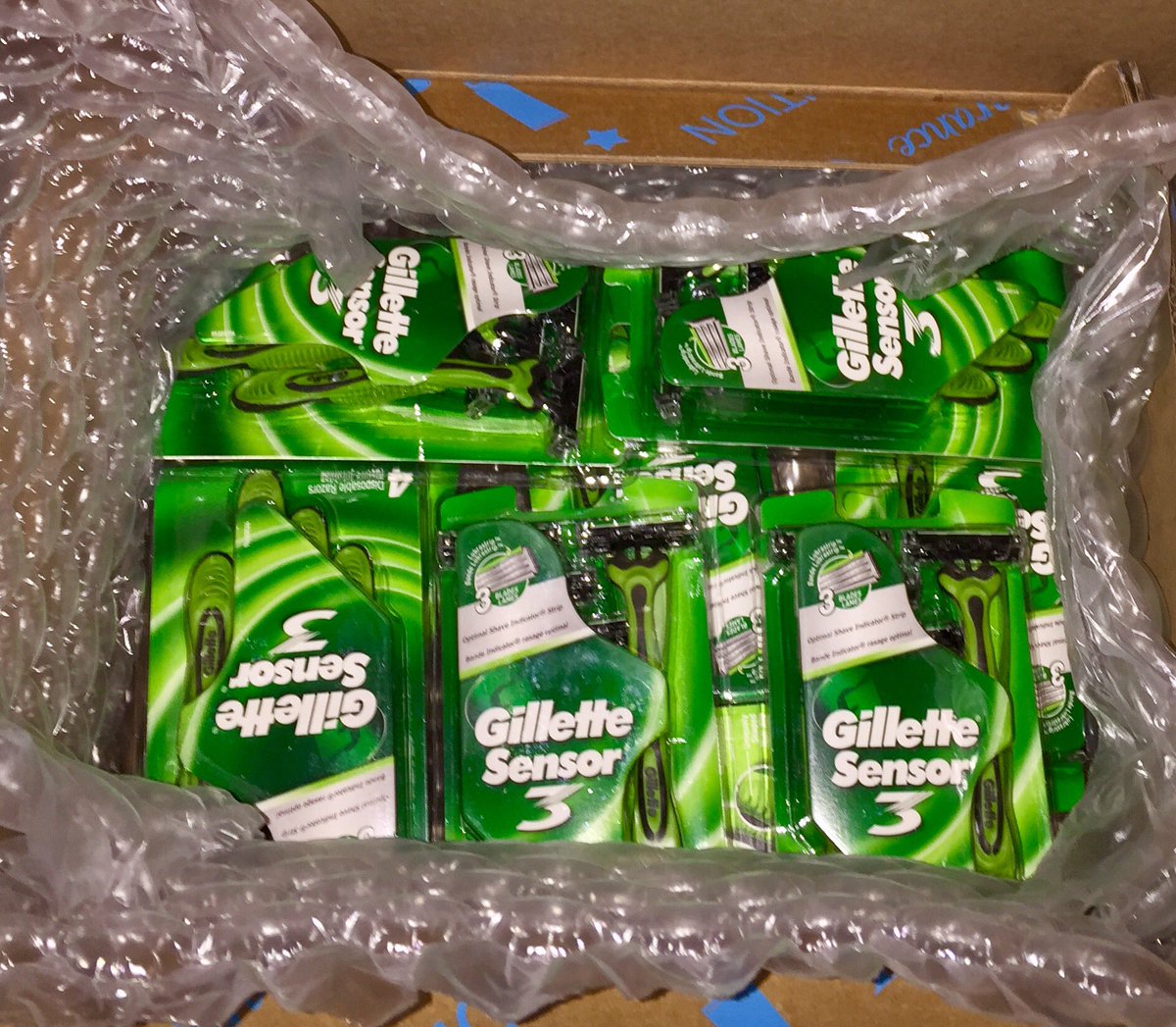 FaceTheCuban's tweet photo. I #love the #vendor @eBay & I love @Gillette #sensor3 how much? #UNIVERSALY #DOWNCYCLE AS #BEST AS I CAN ALSO! ❤️ these #razors #man #thing https://t.co/BJ9uWwvxLV