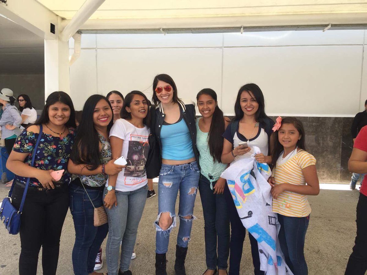 HaAshHoustonTx's tweet photo. Ashley! Hanna! Por favor digan que Siii 🙏🏻🙏🏻 soy la fan de Houston!✈️ 
#DiganQueSi🙏🏻✨ 👈🏻#HaAshDiQueSiAHoustonHaAshFan❤️✨💖 @haashoficial 👑💫🌟💕 https://t.co/swN73ifcSM