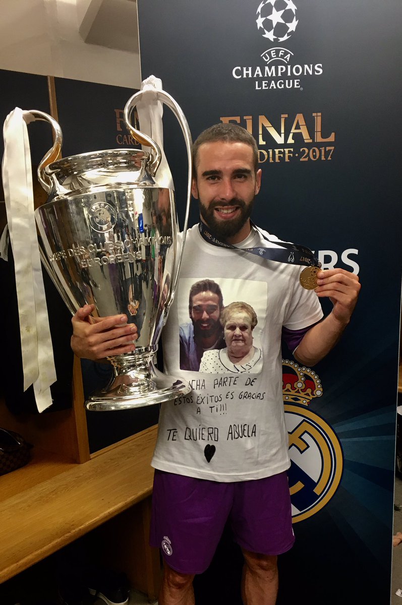 DaniCarvajal92's tweet photo. Hoy es un día muy especial!! Y quiero dedicarle este título a mi abuela y decirte que Te Quiero!!! #HalaMadridYNadaMas https://t.co/WlcrjzvR2a