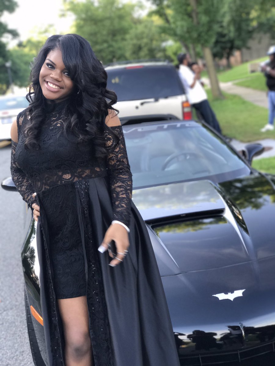 Lifeasniya's tweet image. they knew she was coming, they just didn't know how 🖤 served! #8thGradeProm