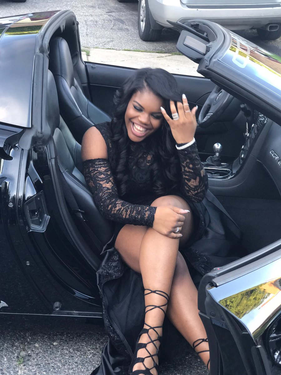 Lifeasniya's tweet image. they knew she was coming, they just didn't know how 🖤 served! #8thGradeProm