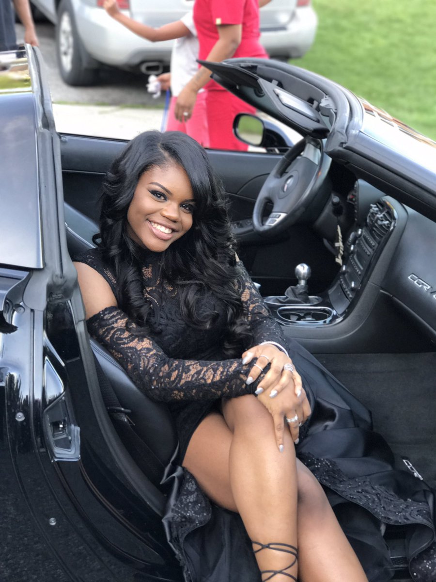 Lifeasniya's tweet image. they knew she was coming, they just didn't know how 🖤 served! #8thGradeProm