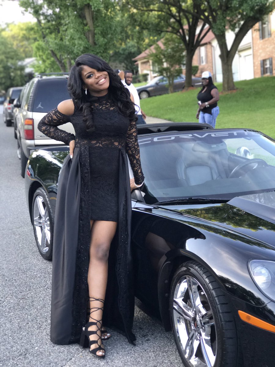 Lifeasniya's tweet image. they knew she was coming, they just didn't know how 🖤 served! #8thGradeProm