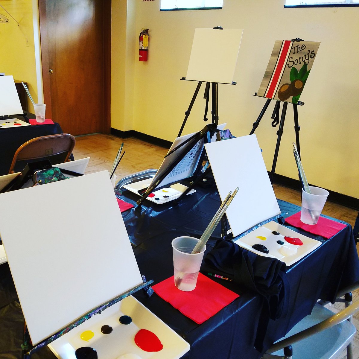 SquareCanvasArt's tweet photo. Getting ready to kick off this private fundraiser! Book your private event with Square Canvas today! https://t.co/TaM1lsozF9 https://t.co/XiwNUbQkVm