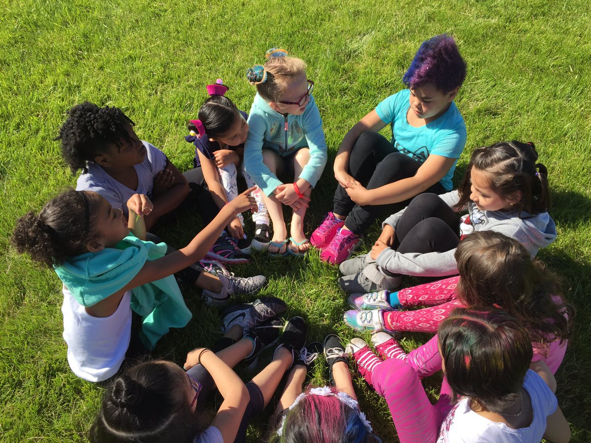 Schroetter5's tweet photo. Field Day Fun!  #thankyouDr.Batz https://t.co/ckPfieCfVZ