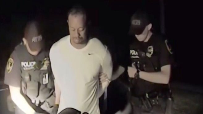IlTalentito's tweet photo. Así fue detenido Tiger Woods: descalzo, desorientado, incapaz de hablar... #TigerWoods
https://t.co/nQUnBArMR9 Vía : @marca https://t.co/bpmpVwlAZW