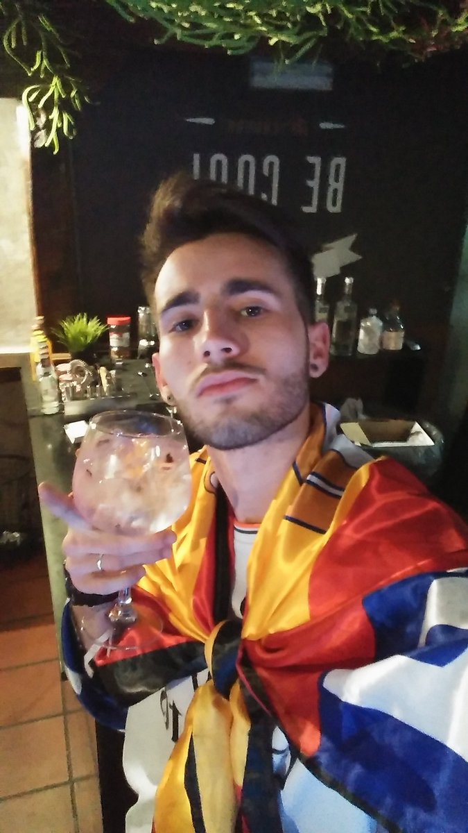 Taylord297's tweet photo. @kep19zero @JadoSkrrrr JAJAJAJAJA A TU SALUD LOCO https://t.co/F2aPPyV6dr