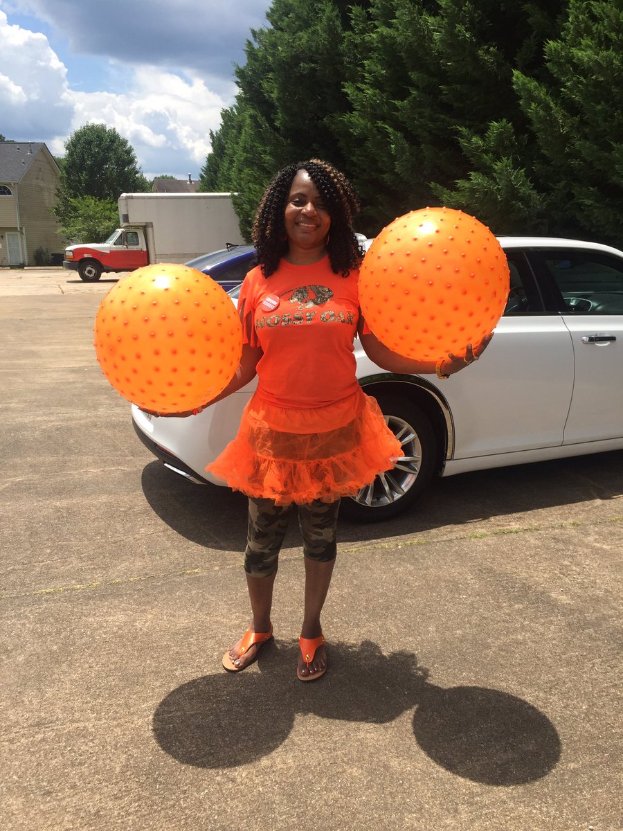 CommOutreachGaM's tweet photo. Great day in Hampton! #WearOrange @MomsDemand @Everytown https://t.co/lHzZKRT7po