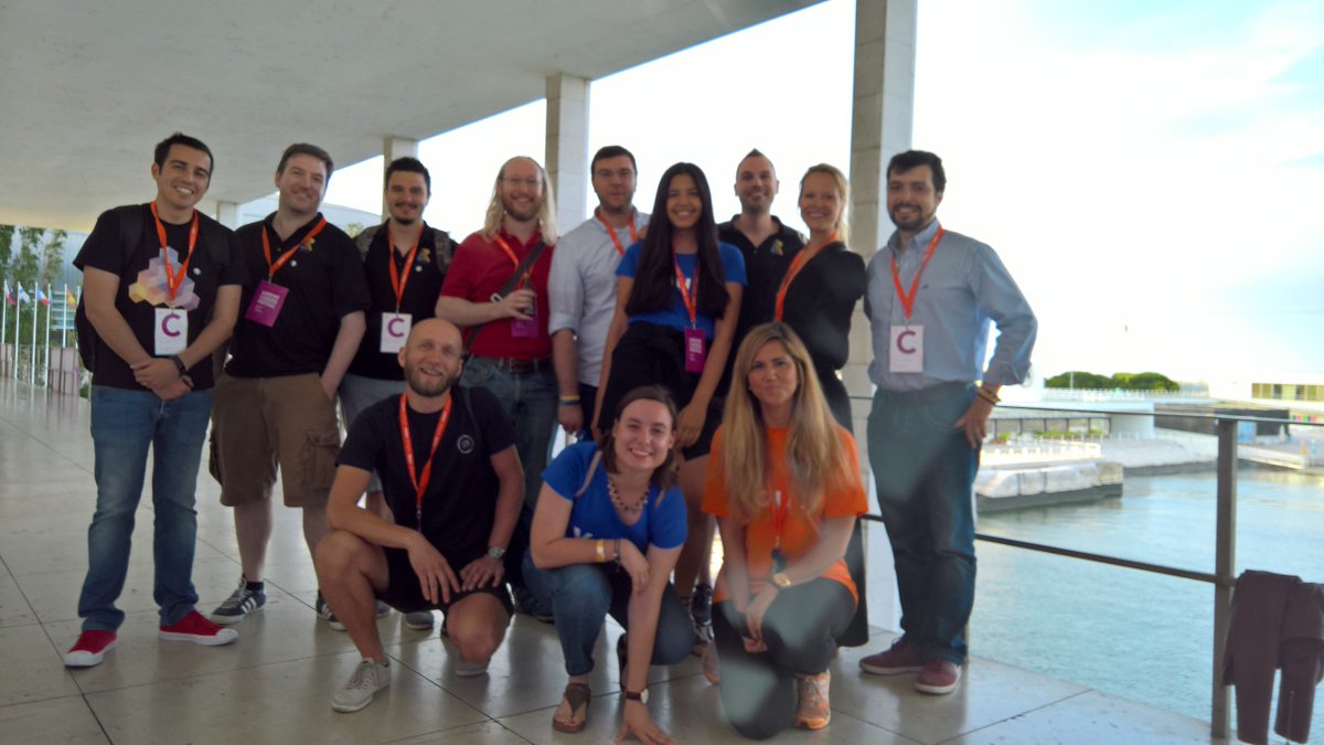 annelahaab's tweet photo. Team Microsoft at #LandingFest ☺ We are hiring  😉 #MicrosoftLife @RareLtd @LiftLondon https://t.co/JOQn714cyA