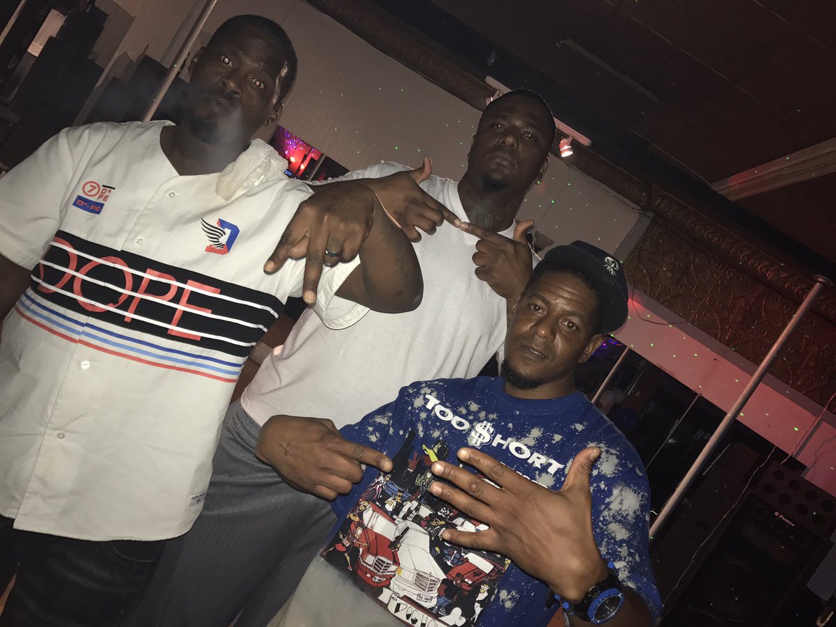freeliltre873's tweet photo. Me &amp; @JDawgYungHogg  last night at the show rocked out 👉🏾👈🏾💤 #WeLockedIn #LockTheWorldUp🌐 https://t.co/9zun8ErZow