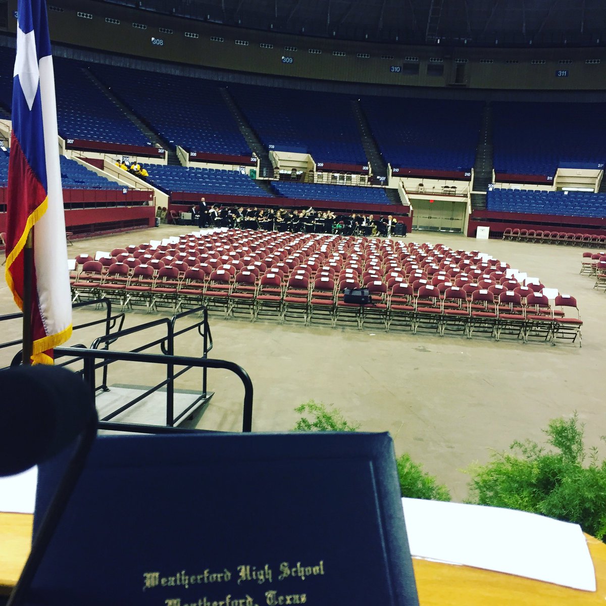 WeatherfordISD's tweet photo. We are getting ready to celebrate the Class of 2017! Join us on Facebook Live for backstage coverage starting at 6:00! https://t.co/vN1W4APXDC