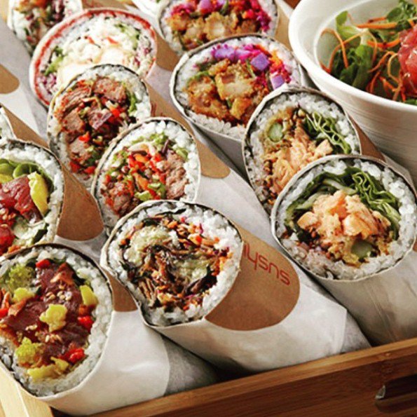 peanutbutter_M's tweet photo. @a6massa Accepto aquesta manera de pensar, ja que els anys també ens han deixat coses bones. Com el suhirrito: UN GORDO BURRITO DE SUSHI! #healthy https://t.co/q240w6riYd