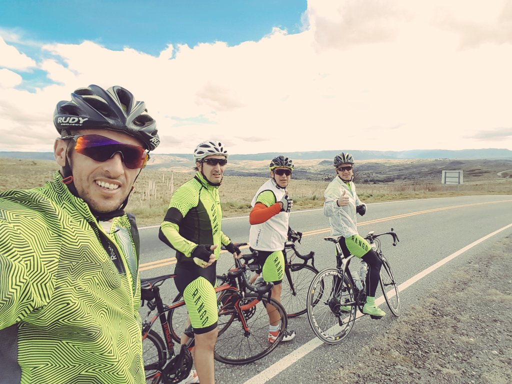 jmirandaOk's tweet photo. Salió lindo Entrenamiento, Fondo de 135Kms 1576mts de Desnivel y cagarse de risa. #HoySeEntrena #ciclismo #RangoTeam https://t.co/Cqc4cc1JTL