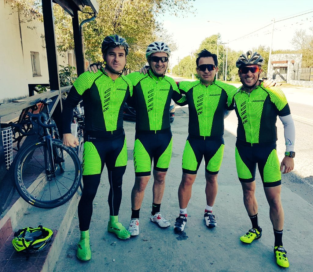 jmirandaOk's tweet photo. Salió lindo Entrenamiento, Fondo de 135Kms 1576mts de Desnivel y cagarse de risa. #HoySeEntrena #ciclismo #RangoTeam https://t.co/Cqc4cc1JTL