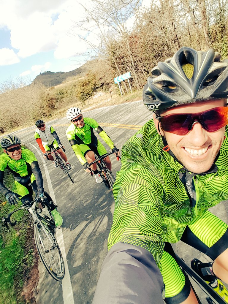 jmirandaOk's tweet photo. Salió lindo Entrenamiento, Fondo de 135Kms 1576mts de Desnivel y cagarse de risa. #HoySeEntrena #ciclismo #RangoTeam https://t.co/Cqc4cc1JTL